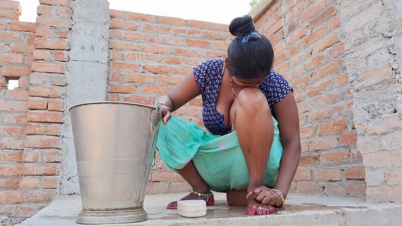 Big Boobs Ragini Bhabhi Outdoor Bath Part 1
