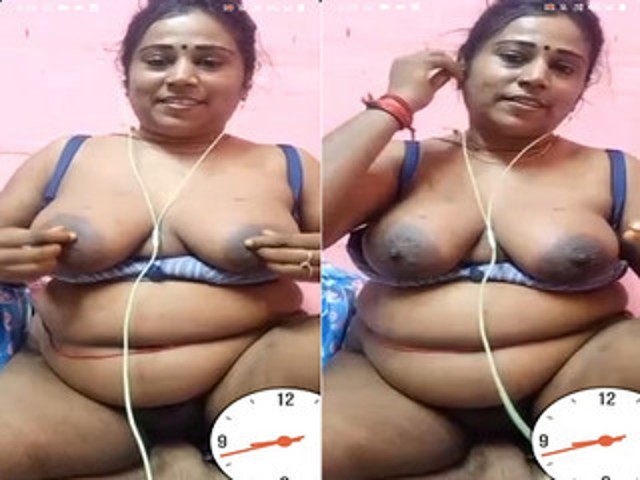 Village Bhabhi Play With Her Boobs