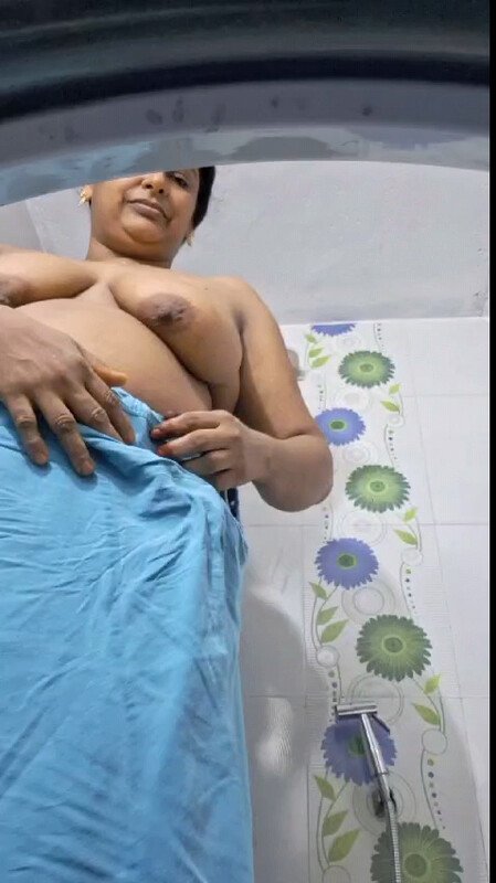 Very Sexy Chubby Bhabhi Nude Showing