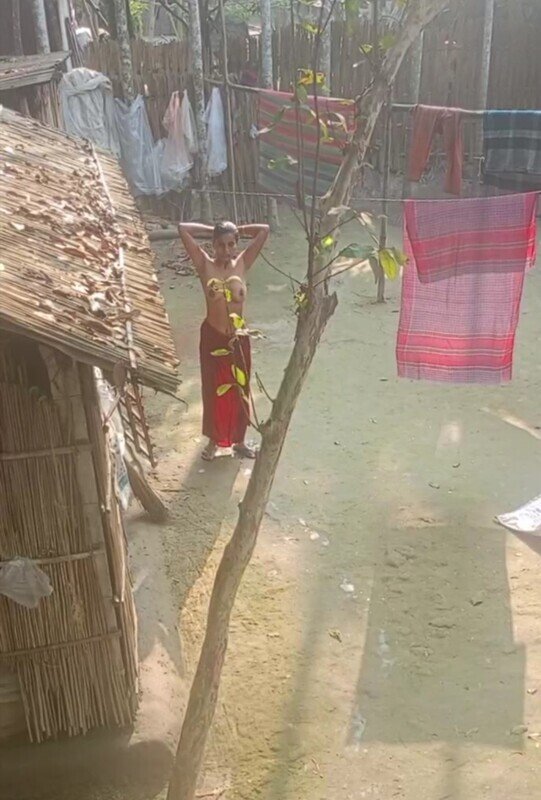 Bangladeshi Village Bhabi Outdoor Bathing Screctly Captured By Neighbor Boy