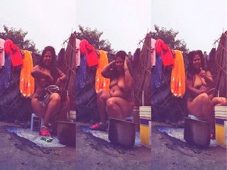 Chubby Milf Bhabhi Outdoor Bathing Nude