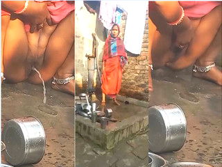 Village Bhabhi Pissing Recorded By Devar