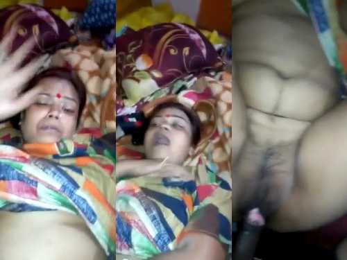 Mature Bhabhi Moaning On Dick Shot