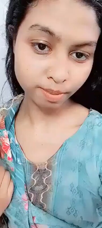 Sexy Figure Village Girl Showing Boobs And Fingering