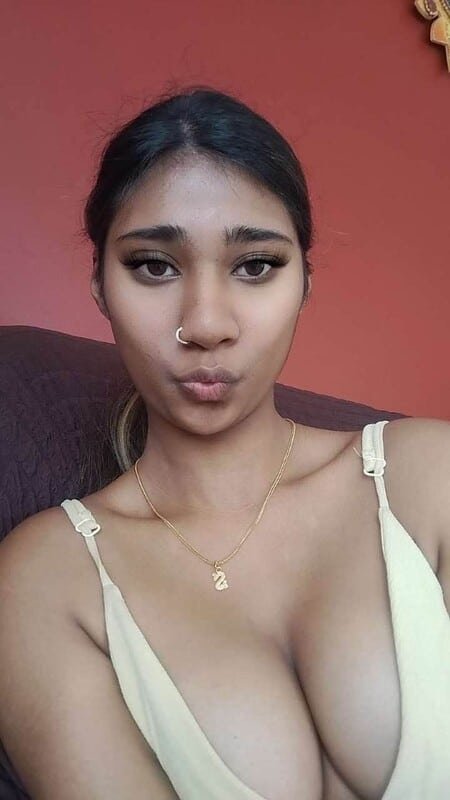 Desi Horny Girl Showing Her Big Melons