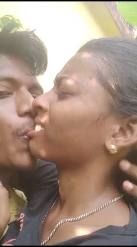 Village Lover Fucking And Sucking Her Gf In Jungle