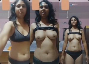 Hot Figure Bhabhi Strips Nude Showing