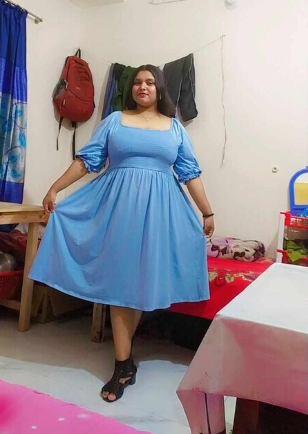 Desi Chubby Big Boobs Girl Showing Her Big Melons