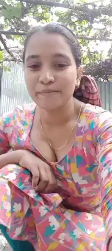 Bangladeshi Village Bhabhi Nude Bathing Outdoor