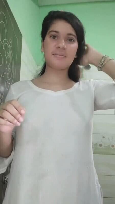 Desi Homie Girl Stripping Nude Bathing