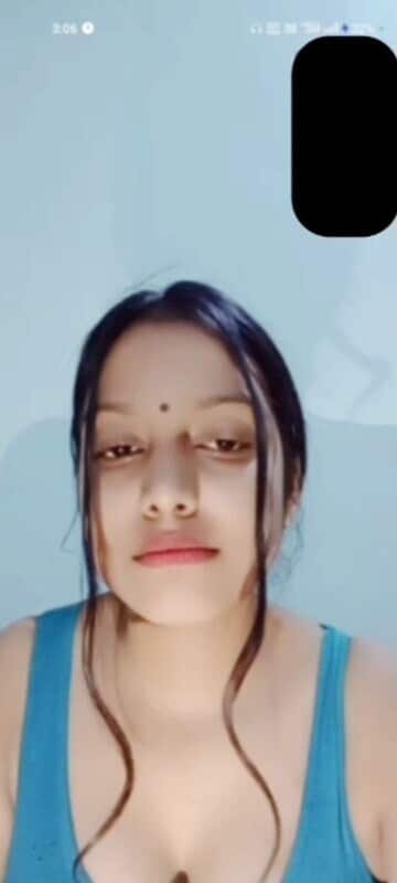 Tanker Bhabhi Showing Her Big Milky Boobs On VC