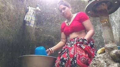 Bihari Bhabhi Full Nude Bathing