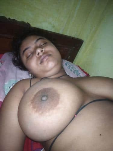 Busty Big Boobs Muslim Bhabhi Milking Her Boobs