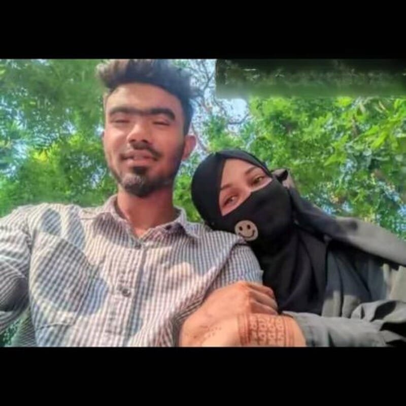 Hijabi Hot Girl Showing Her Sexy Ass And Shaved Pussy