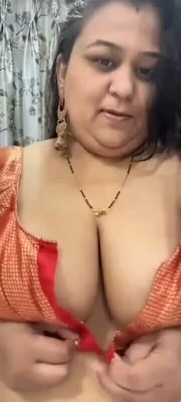 Milf Tanker Aunty Playing With Her Big Boobs