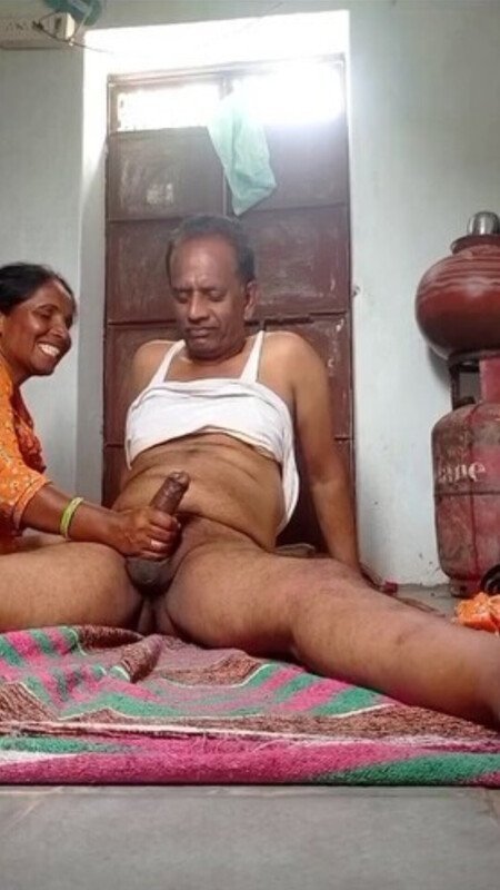 Sexy Big Ass Mature Aunty Gives Handjob And Ridding Neighbour Man