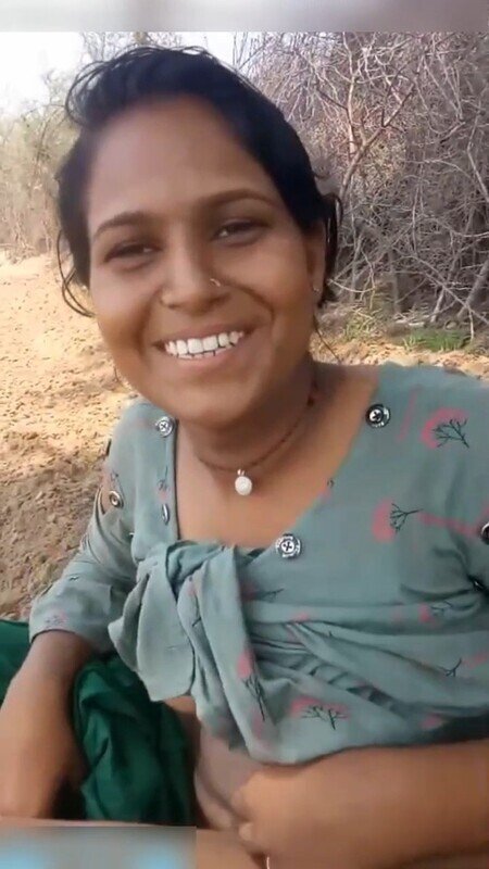 Dehati Village Girl Outdoor Pussy Fingered And Fucked By Lover