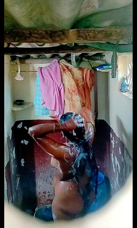 Big Ass Tamil Bhabhi Nude Bathing Captured