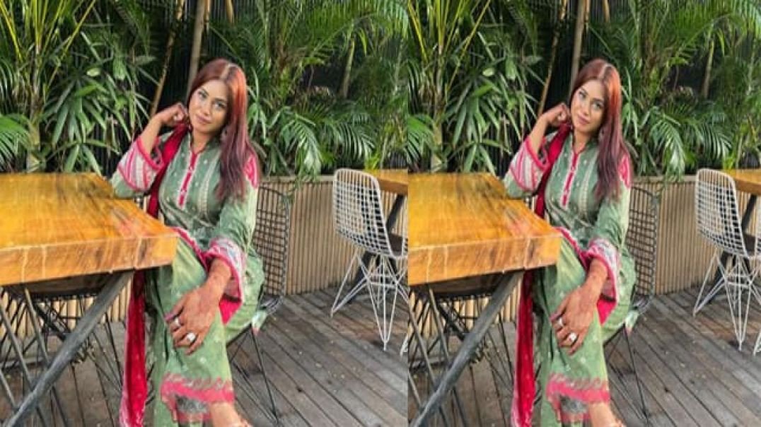 Hot Bangladeshi Maal Sucking Strangers And Fucking Threesome