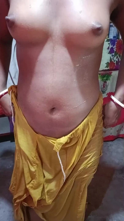 Bathing Desi Bhabhi Remove Her Clothes And Showing Her Hairy Pussy To Devar
