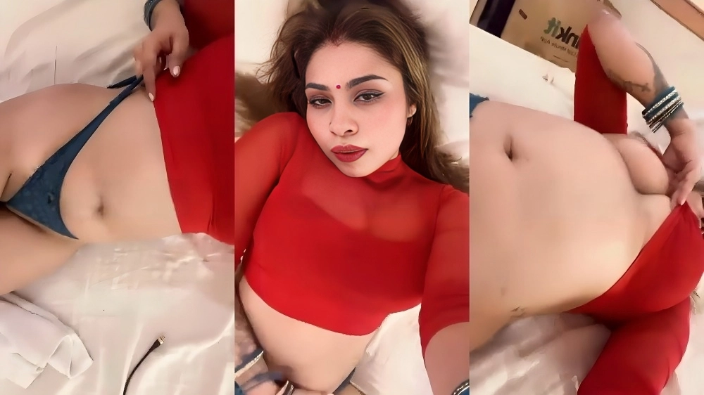 Hot Sexy Model Anam Showing Big Boobs In Bathroom
