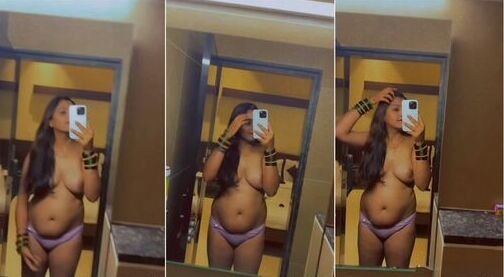 Desi Bhabhi Shows Her Sexy Boobs And Belly