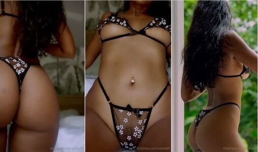 Hot Nri Model Vanita Showing Her Hottest Body